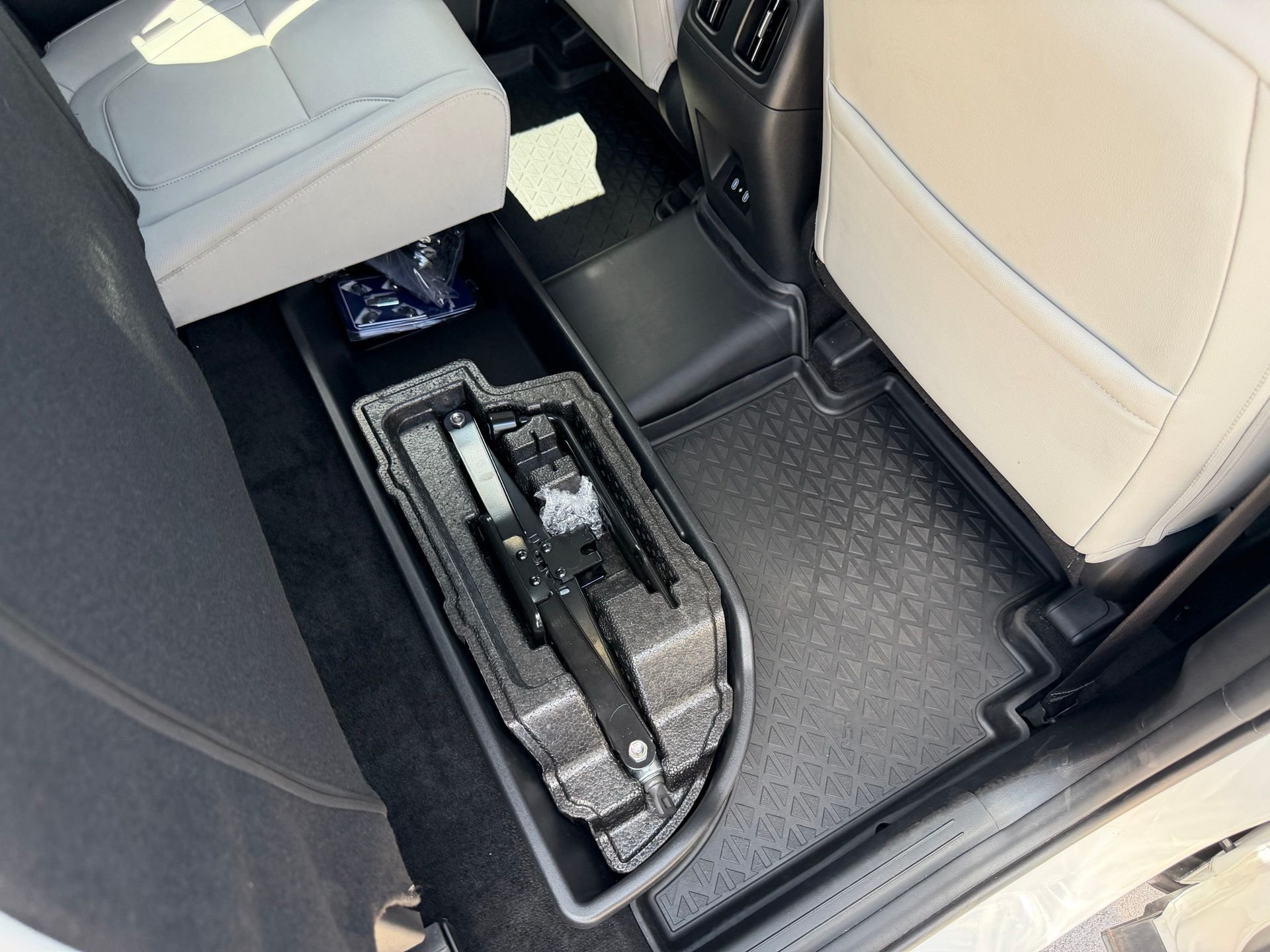 Certified Used 2025 White Hyundai SEL image 37