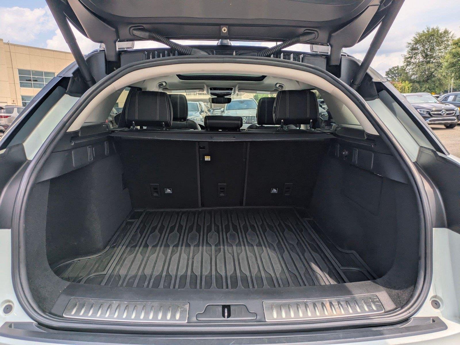 Used 2019 Fuji White Land Rover S image 31