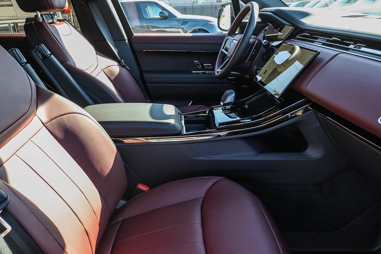 New 2026 Fuji White LAND ROVER Dynamic SE image 17