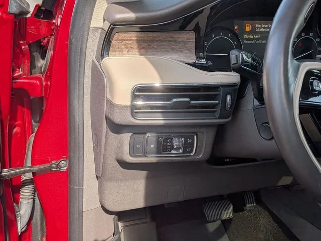 Used 2020 Red Lincoln Reserve image 15