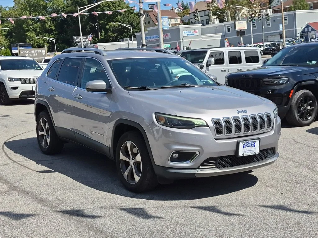 Used 2020 Silver Jeep Limited image 3