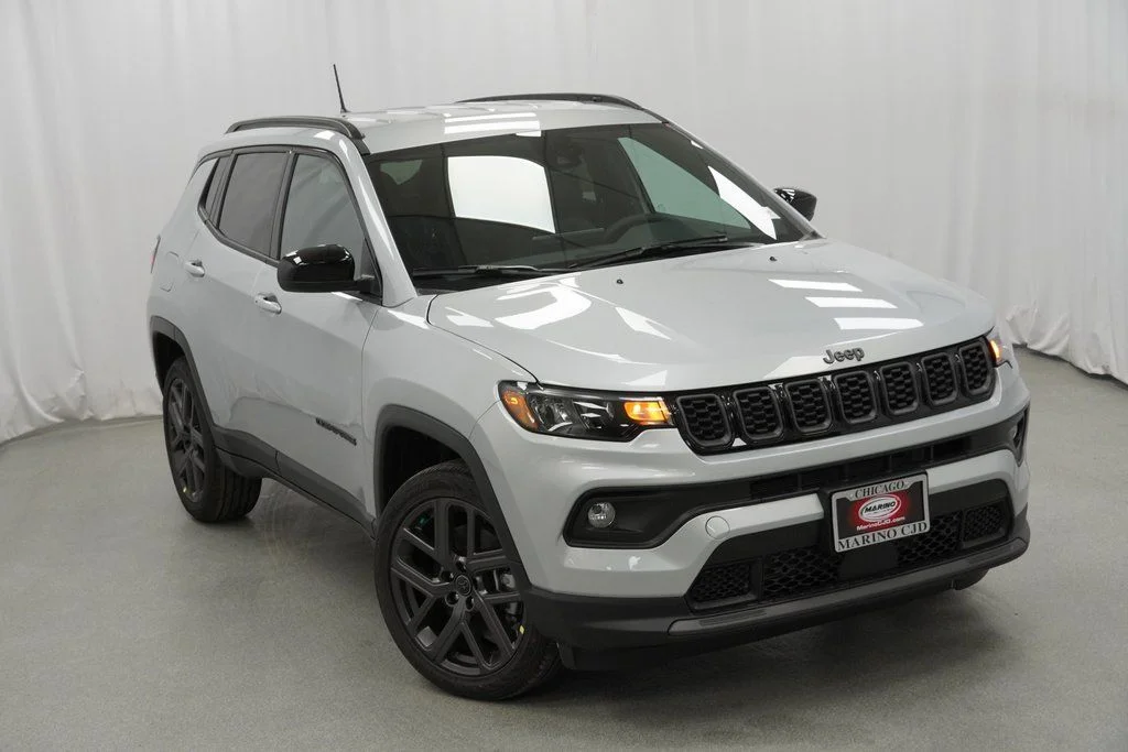 New 2026 Silver Zynith Metallic Clear-Coat Exterior Paint Jeep Latitude image 8