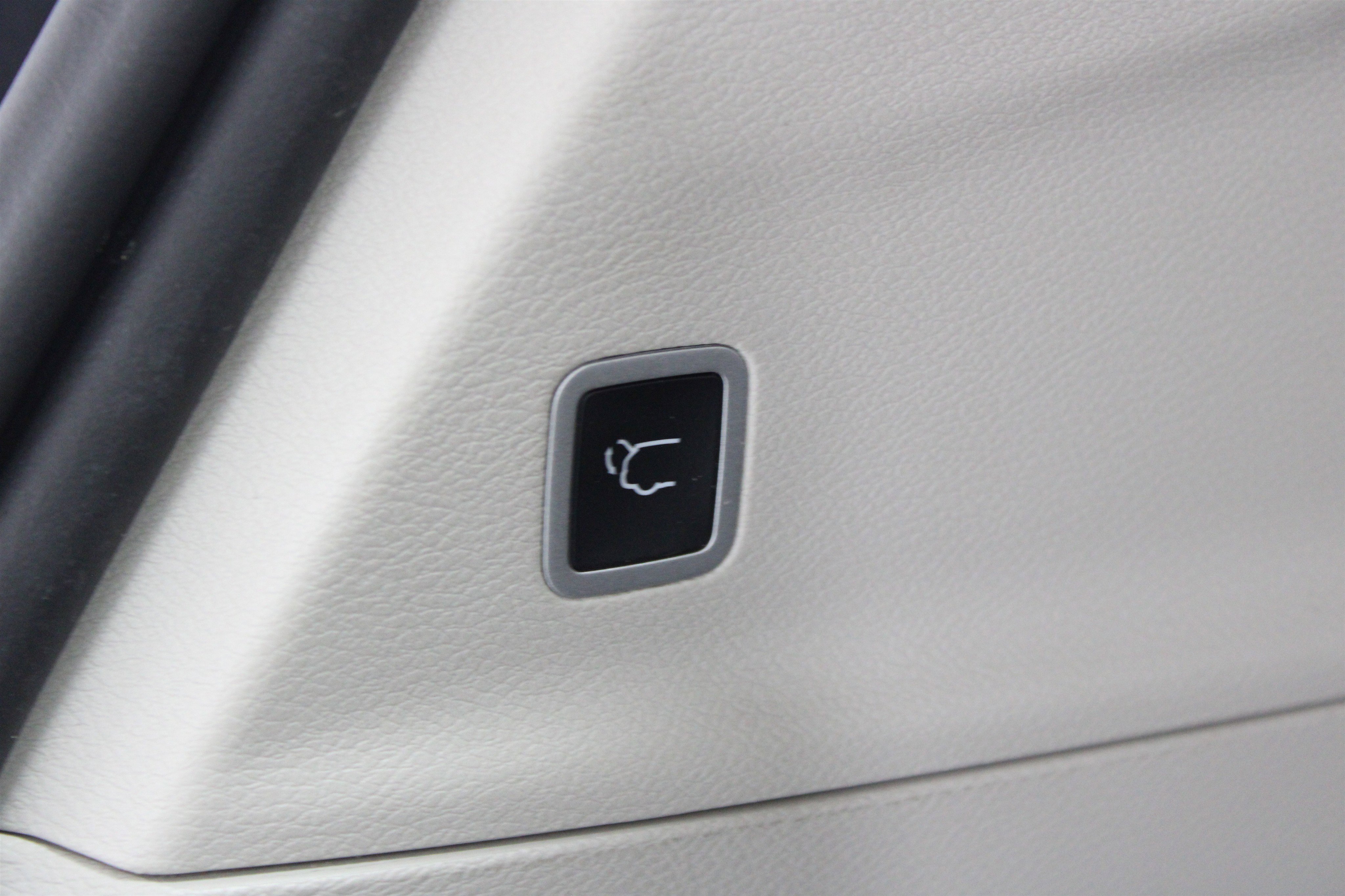 Used 2024 Bright White Clearcoat Chrysler LX image 23