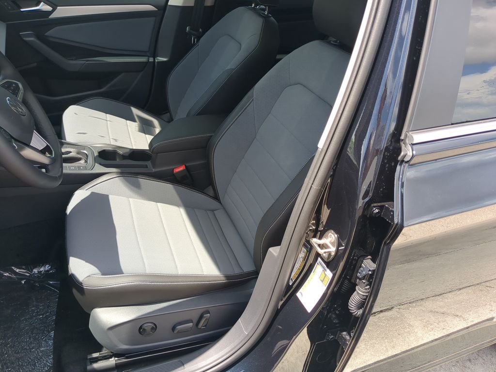 New 2026 Black Volkswagen 1.5T SE image 17