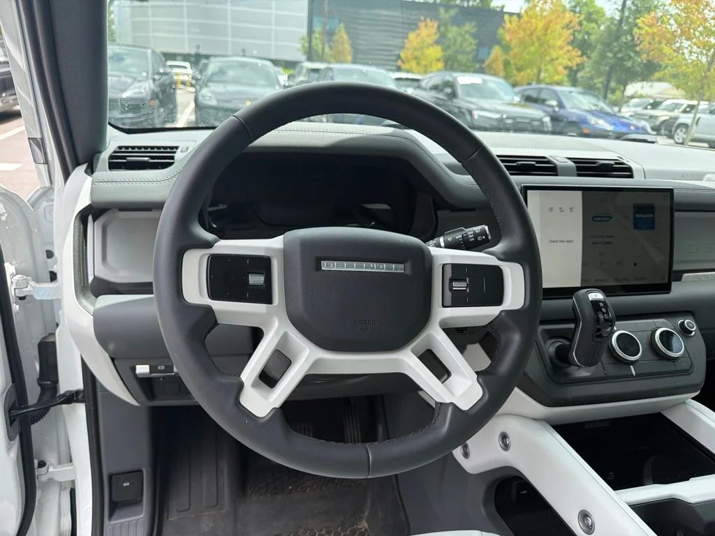 Certified Used 2025 Fuji White Land Rover S image 5