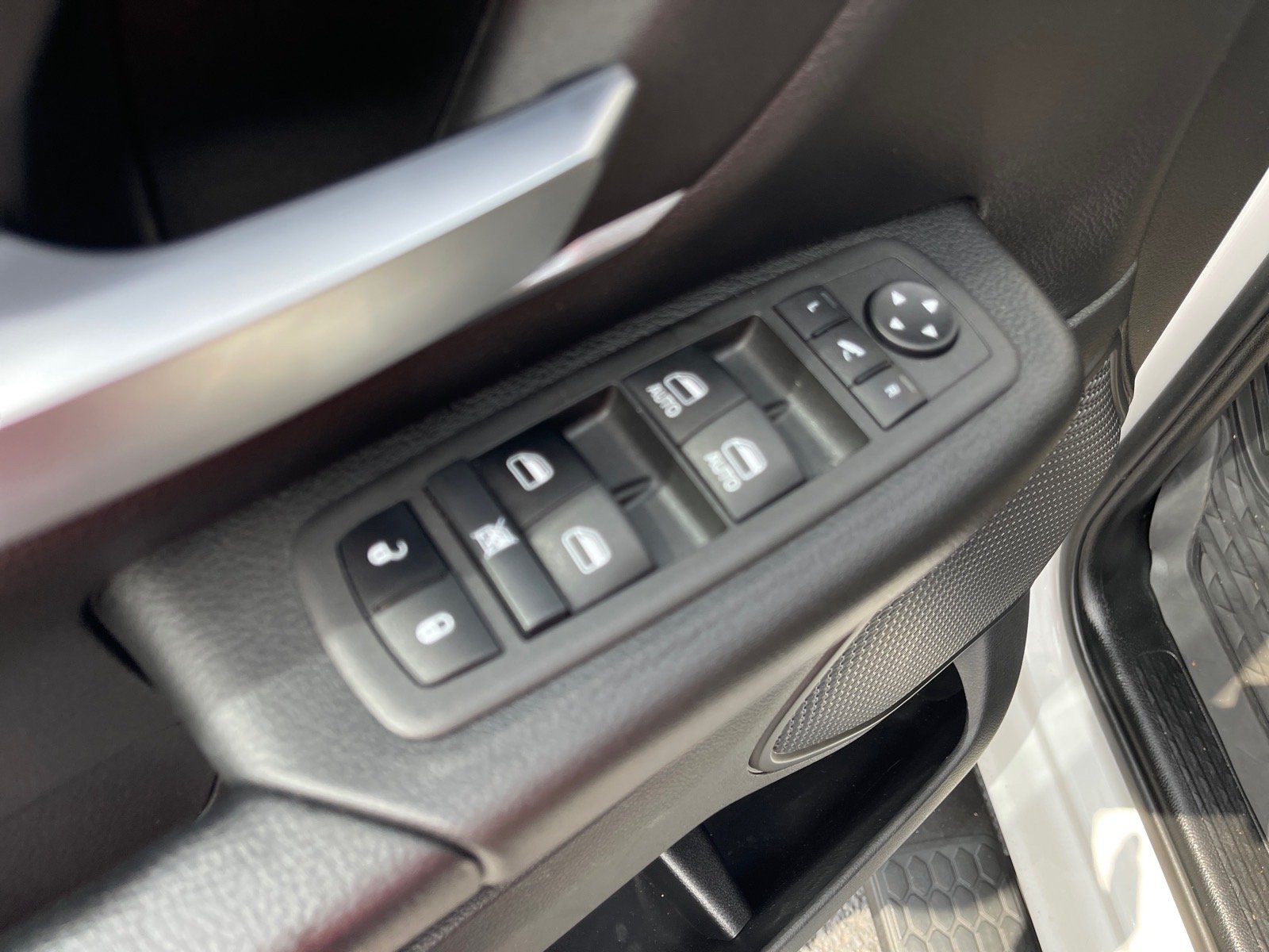 Used 2022 White RAM Big Horn image 8