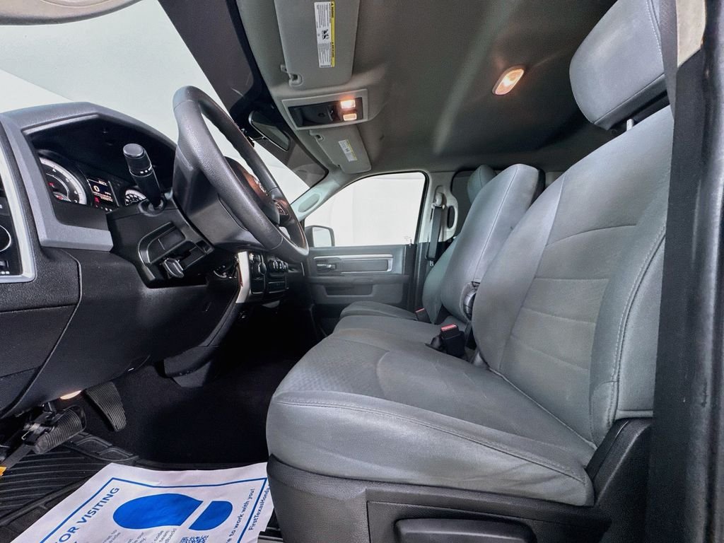 Used 2018 Bright White Clearcoat Ram SLT image 24