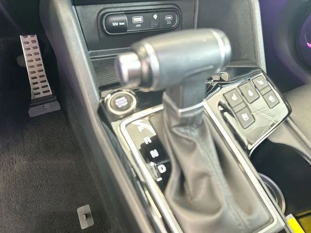 Used 2024 White Kia X-Pro Prestige image 24