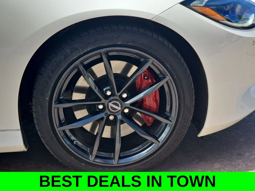 Used 2025 White Nissan Performance image 38