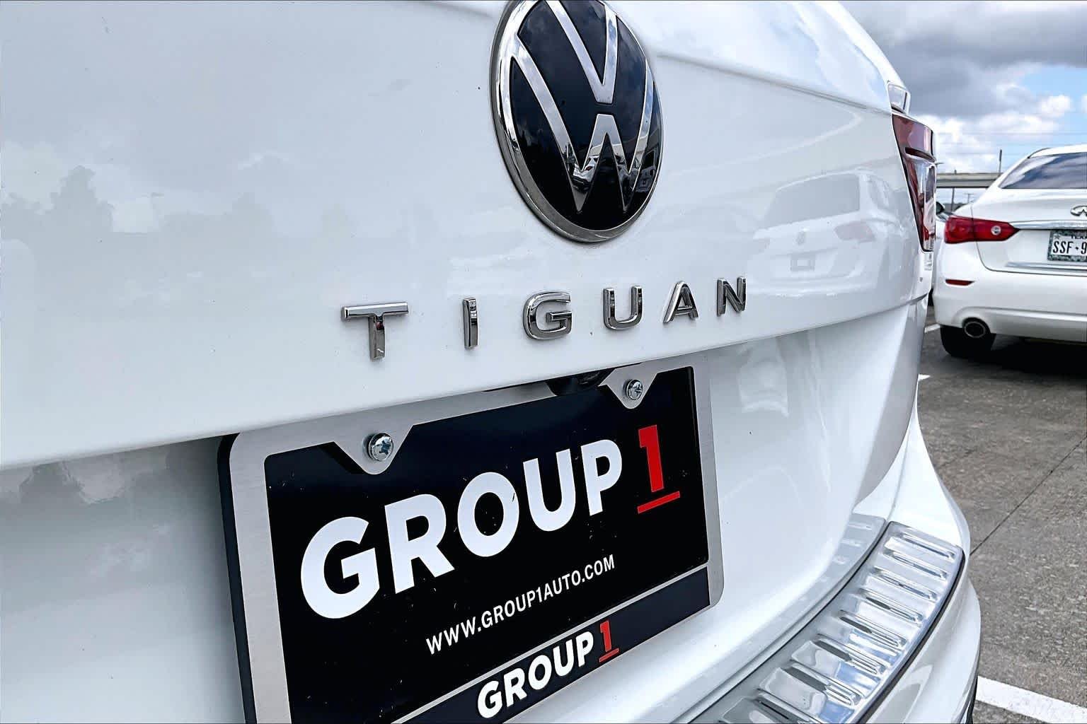 Used 2024 Pure White Volkswagen SE image 29