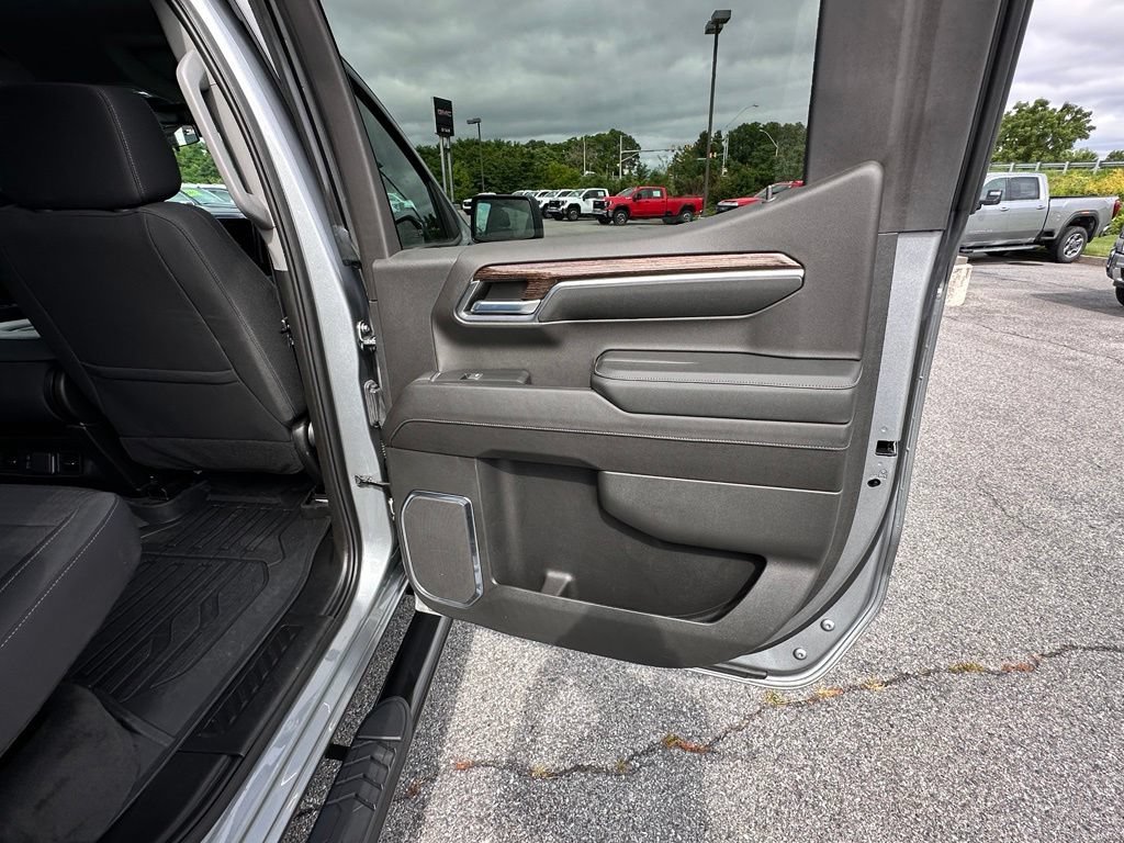 Used 2023 Sterling Metallic GMC Elevation image 18