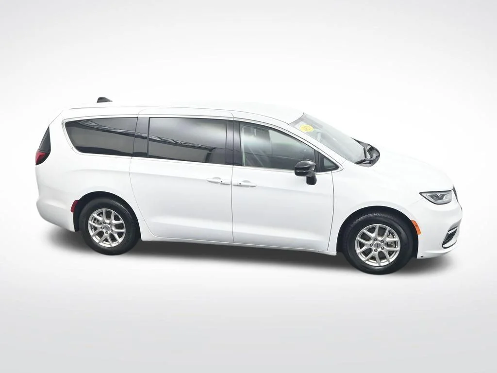 Certified Used 2024 Bright White Clearcoat Chrysler Touring L image 25