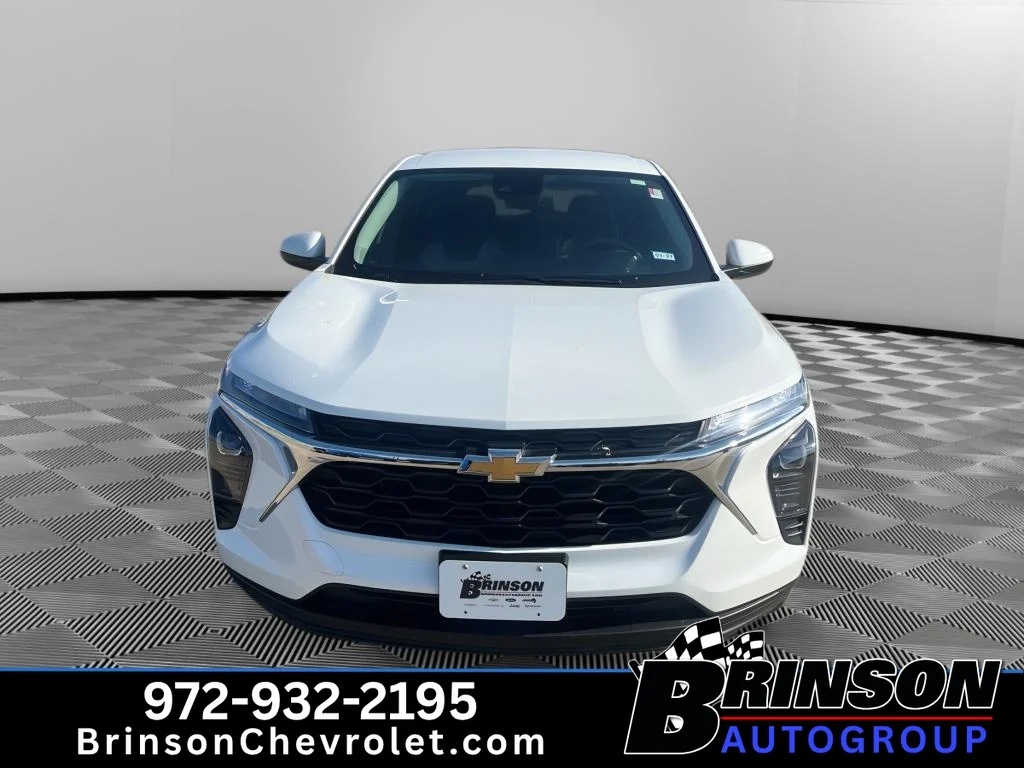 Used 2025 Summit White Chevrolet LS image 2