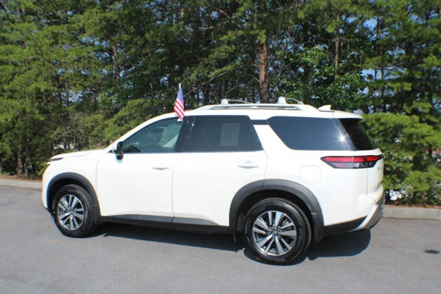 Used 2024 Pearl White Tricoat Nissan SL image 3