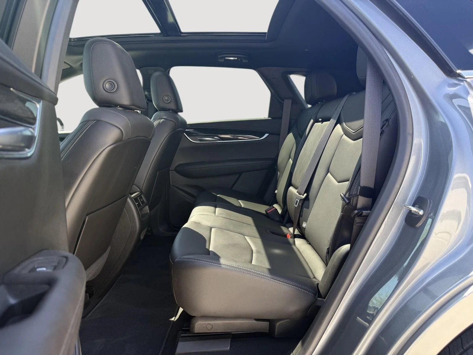 Used 2021  Cadillac AWD Premium Luxury image 8