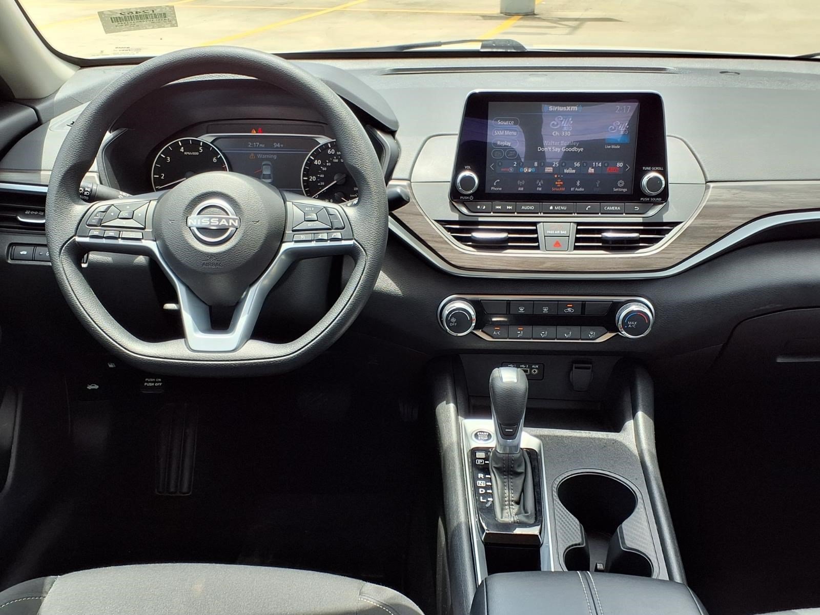 Used 2025 Glacier White Nissan SV image 12