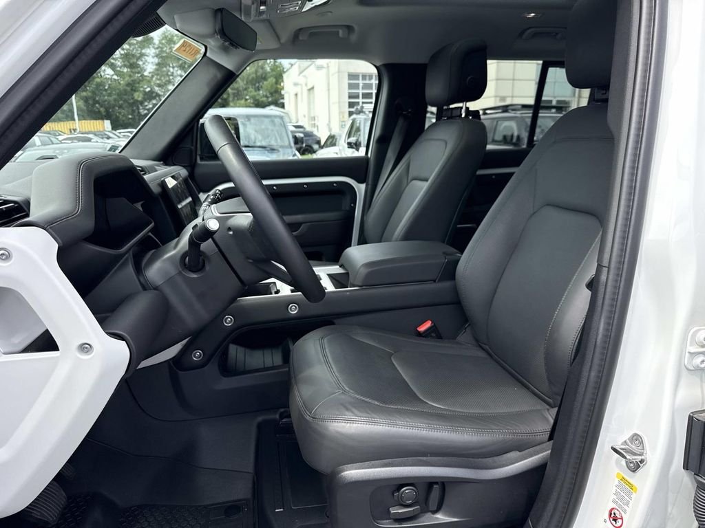 2025 Land Rover Defender S - Photo 18