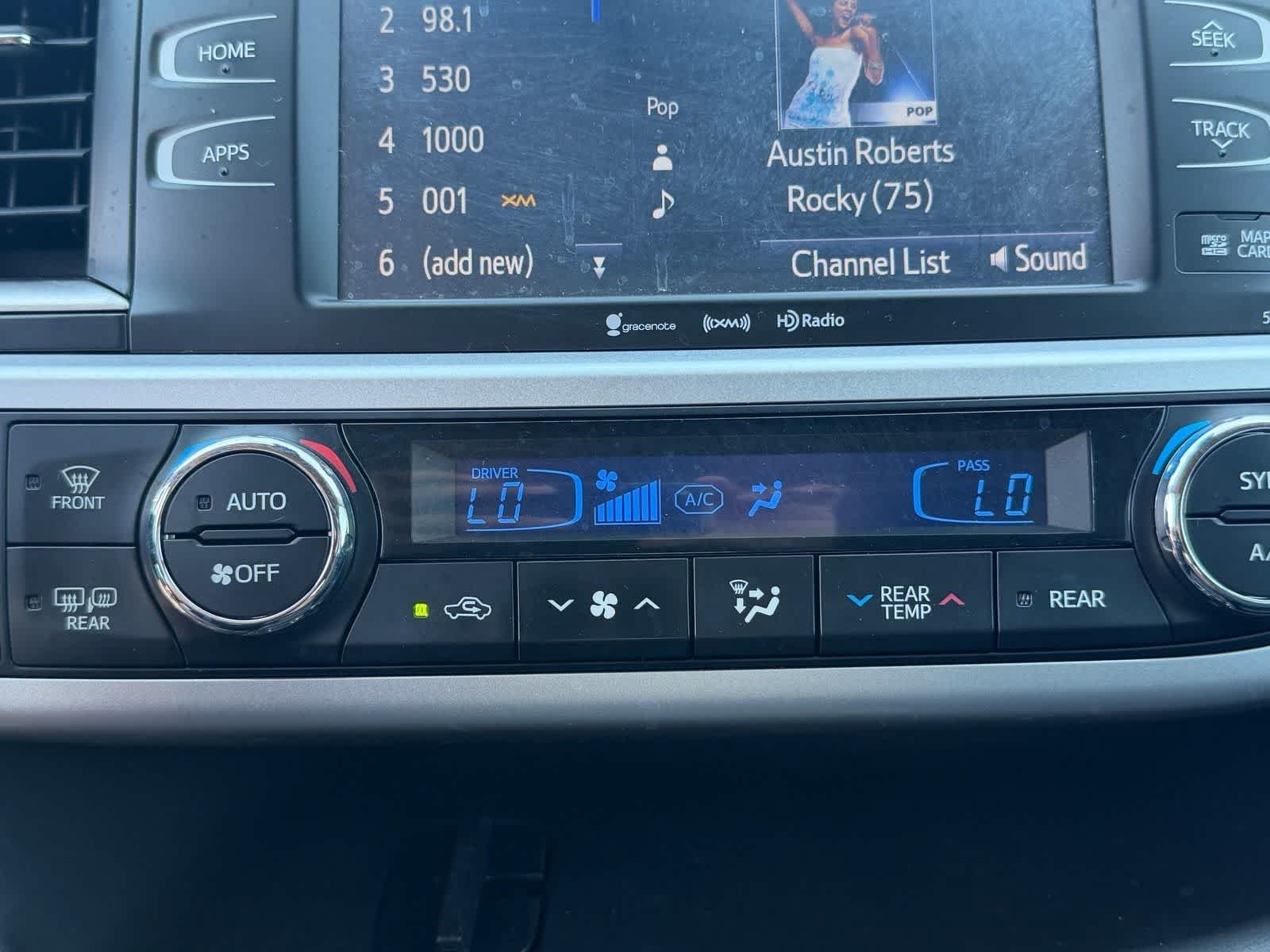 Used 2018 Blizzard Pearl Toyota SE image 23