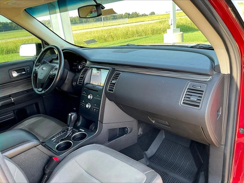 Used 2019 Red Ford SEL image 31