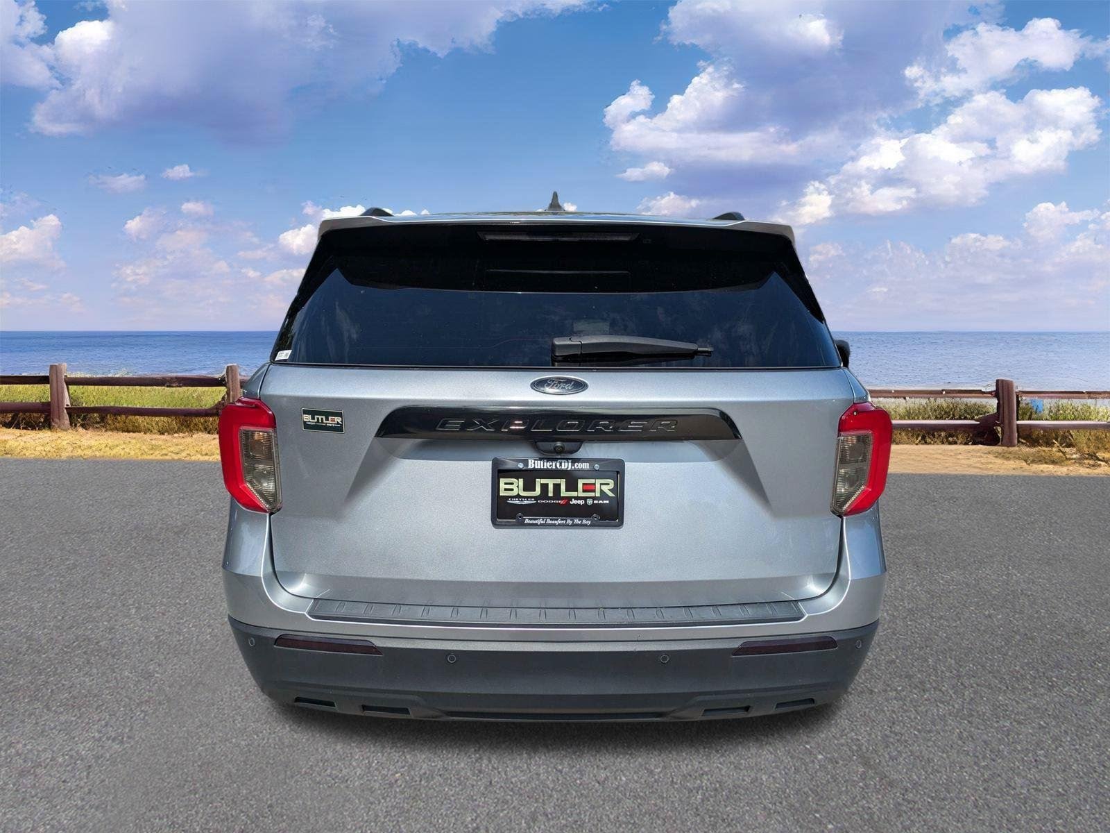 Used 2024 Iconic Silver Ford XLT image 7