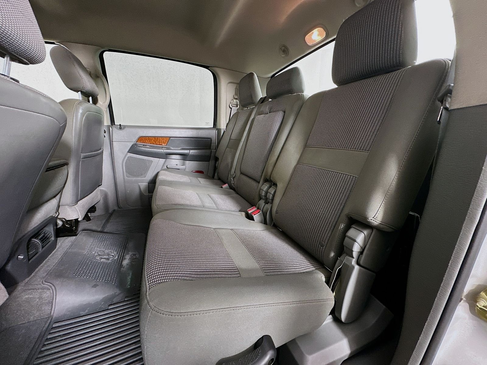 Used 2006 Bright Silver Metallic Dodge SLT image 22