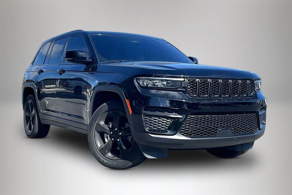 Used 2022 Black Jeep Altitude image 1