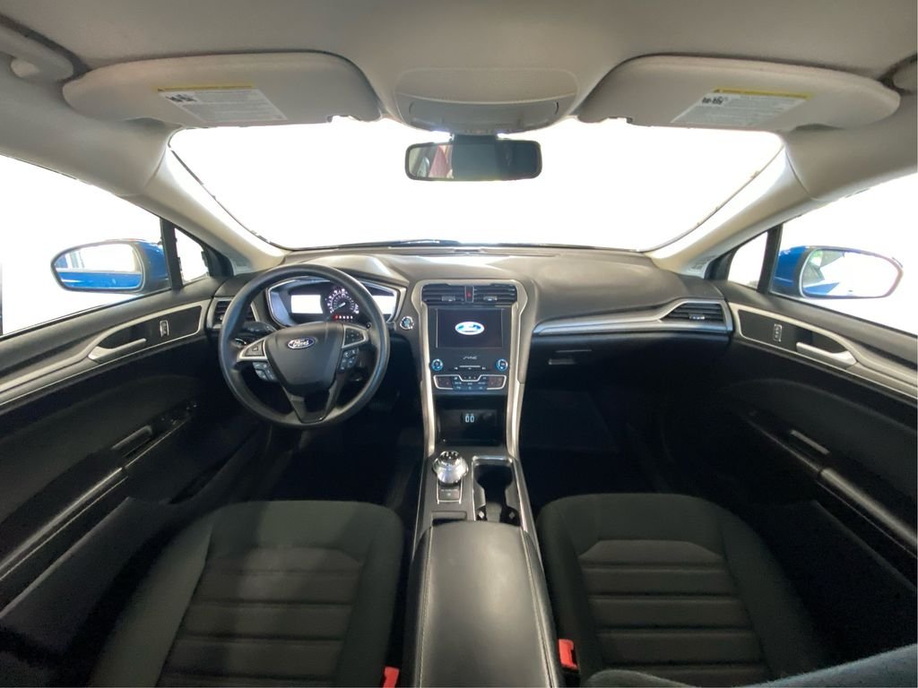 Used 2020 Blue Ford SE image 12