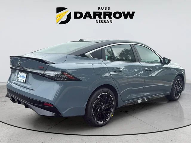 New 2026 Atlantic Gray Metallic / Super Black Two-tone Nissan SR image 5