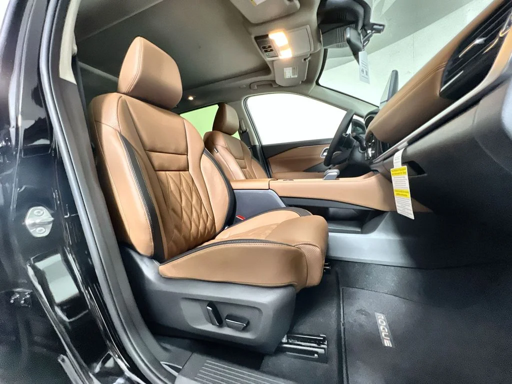 New 2026 Black Nissan Platinum image 26