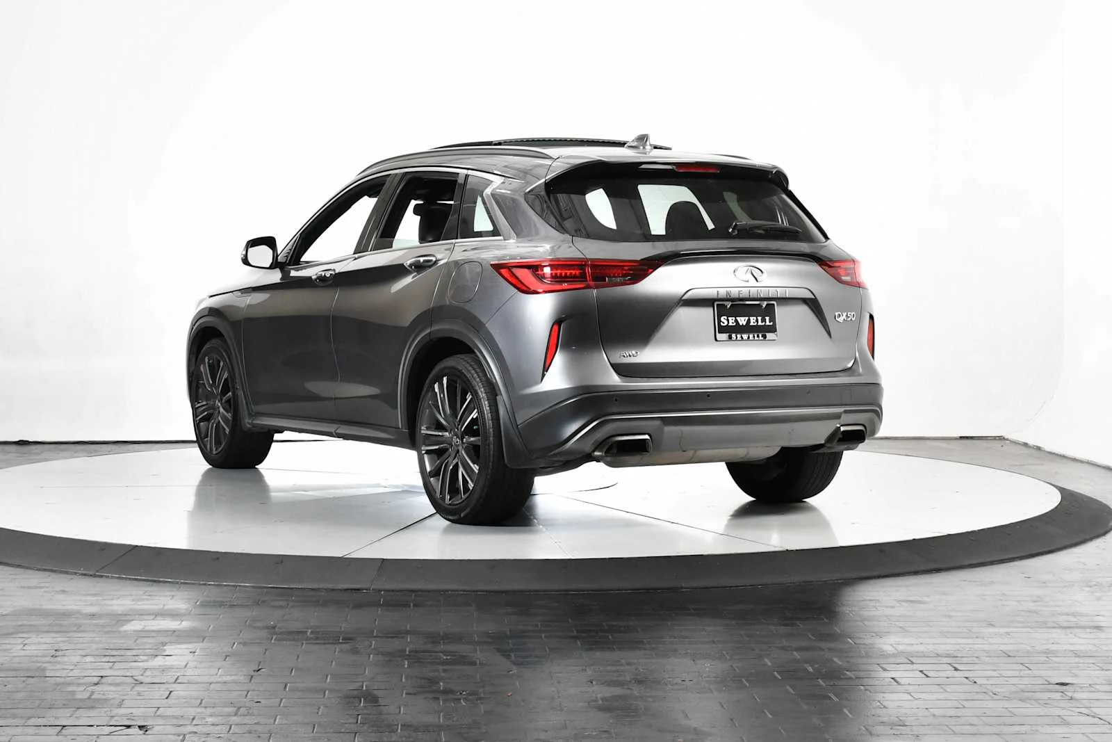 Used 2022 Graphite Shadow INFINITI LUXE image 3
