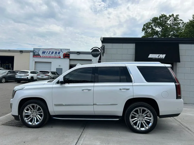 Used 2019 White Cadillac Sport Utility 4D image 6