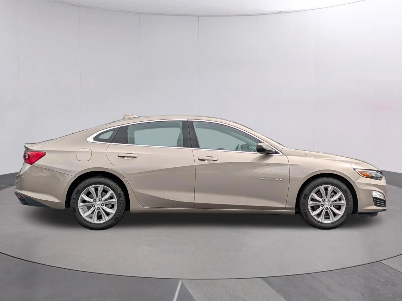 Used 2023 Mineral Gray Metallic Chevrolet LT image 6