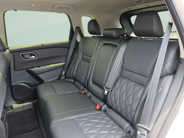 Used 2025 Gold Nissan Platinum image 29