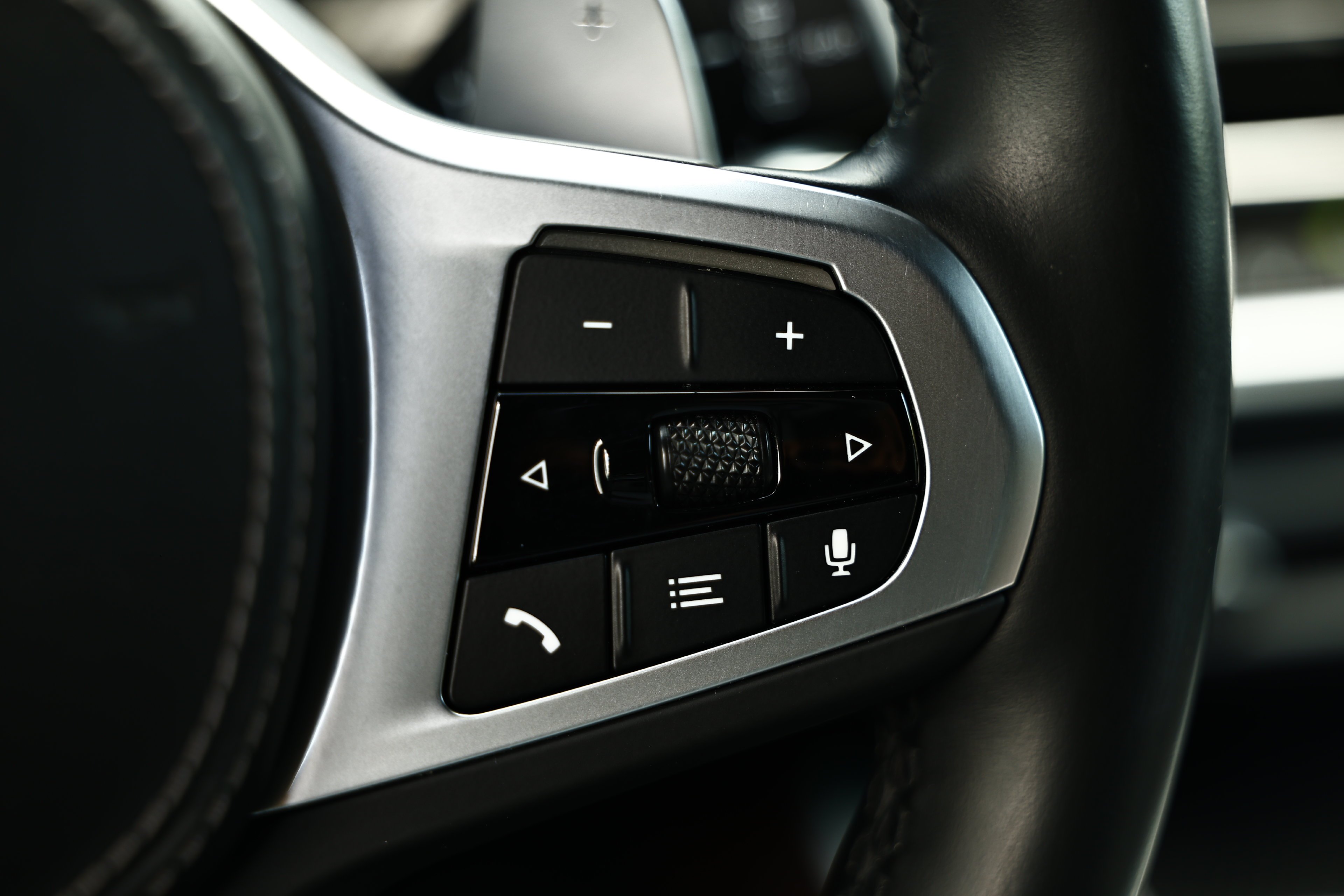 Used 2023 Black Sapphire Metallic BMW M50i image 35