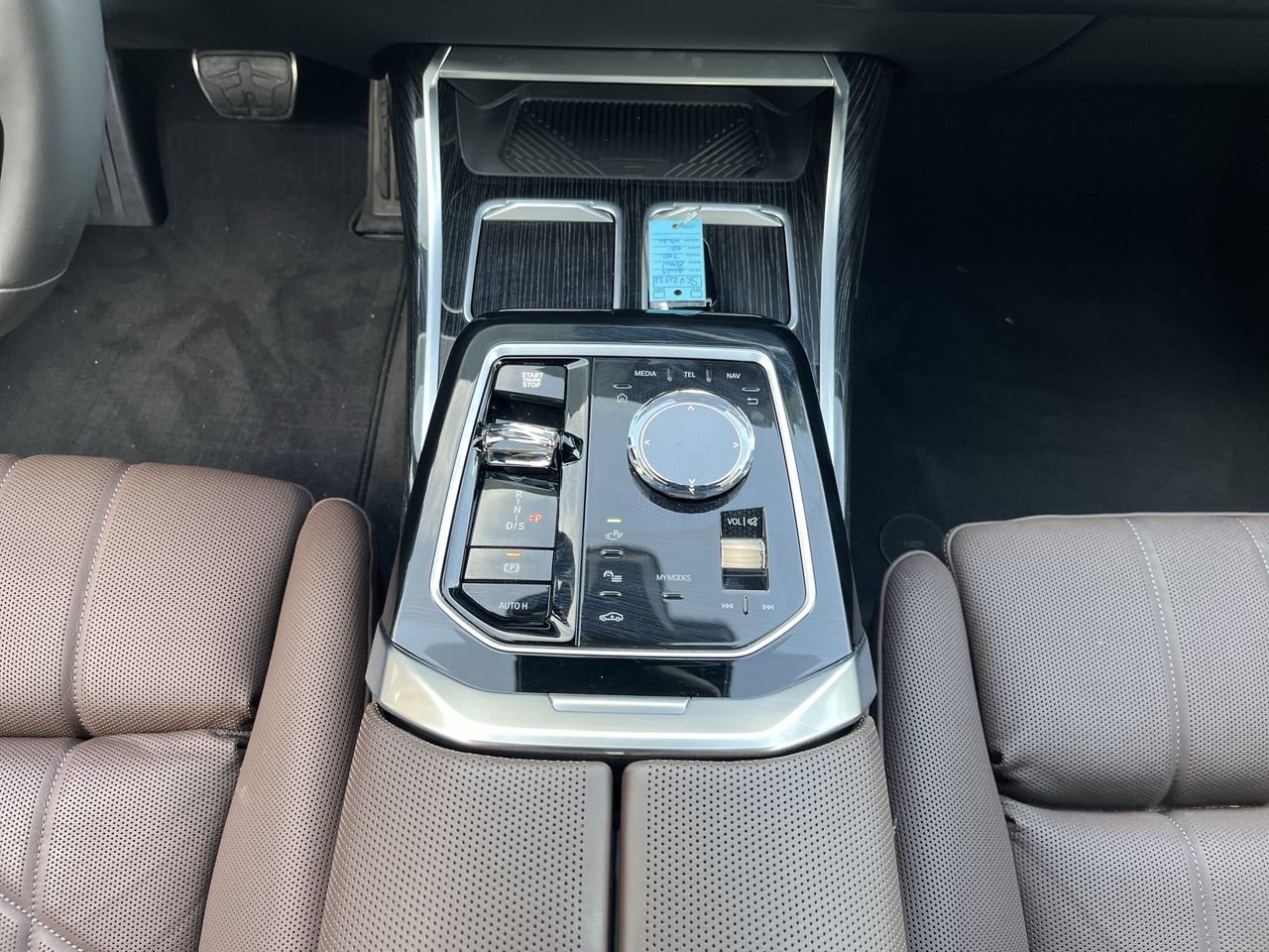 Certified Used 2025 Alpine White BMW 740i image 28