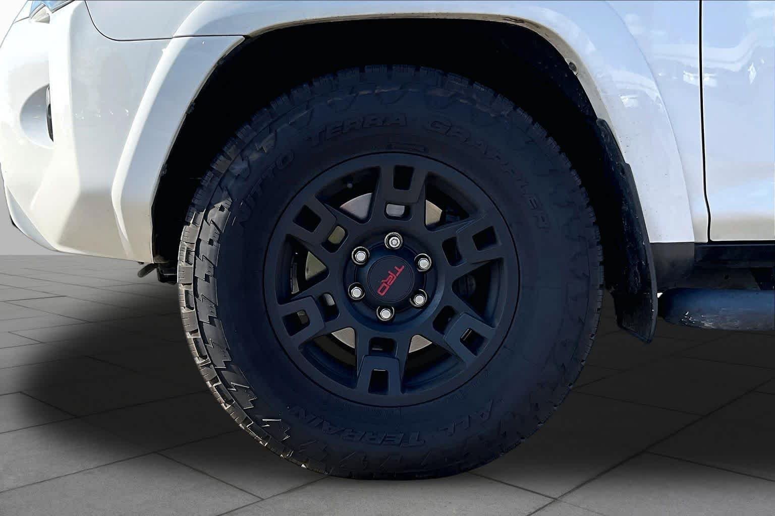 Used 2022 White Toyota SR5 Premium image 10
