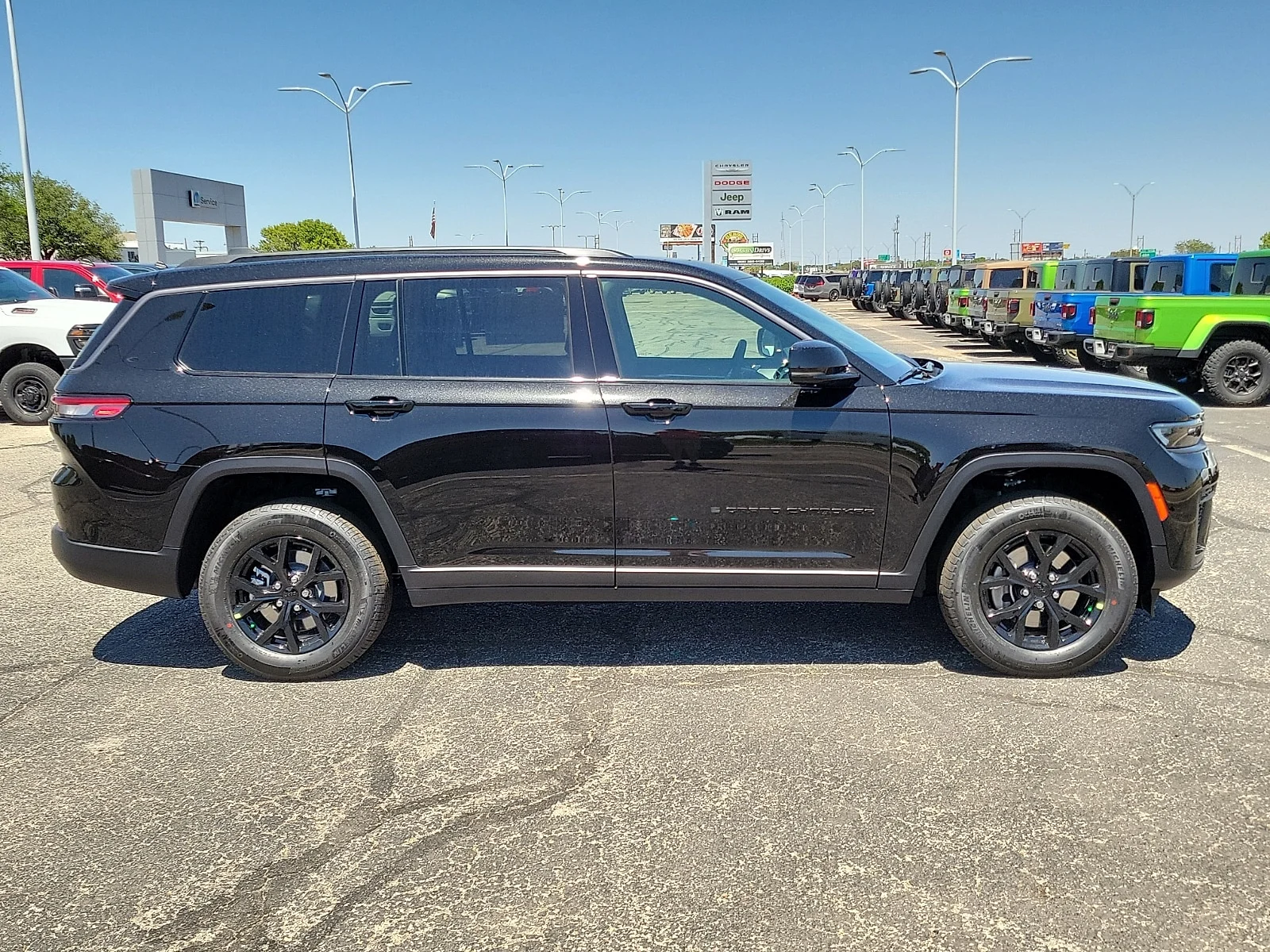 New 2026 Diamond Black Crystal Pearlcoat Jeep L LAREDO ALTITUDE 4X4 image 5