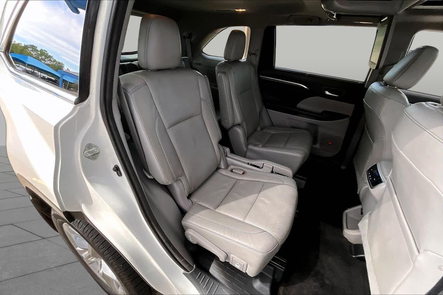 Used 2016 Blizzard Pearl Toyota Limited image 19