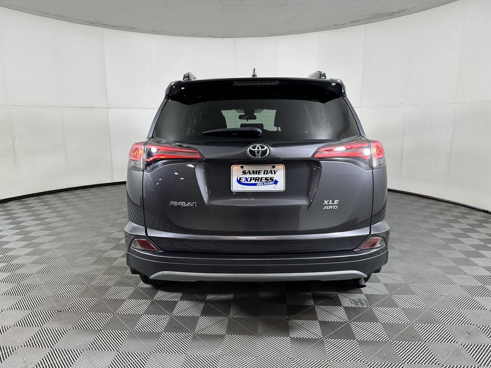 Used 2018 Magnetic Gray Metallic Toyota XLE image 7