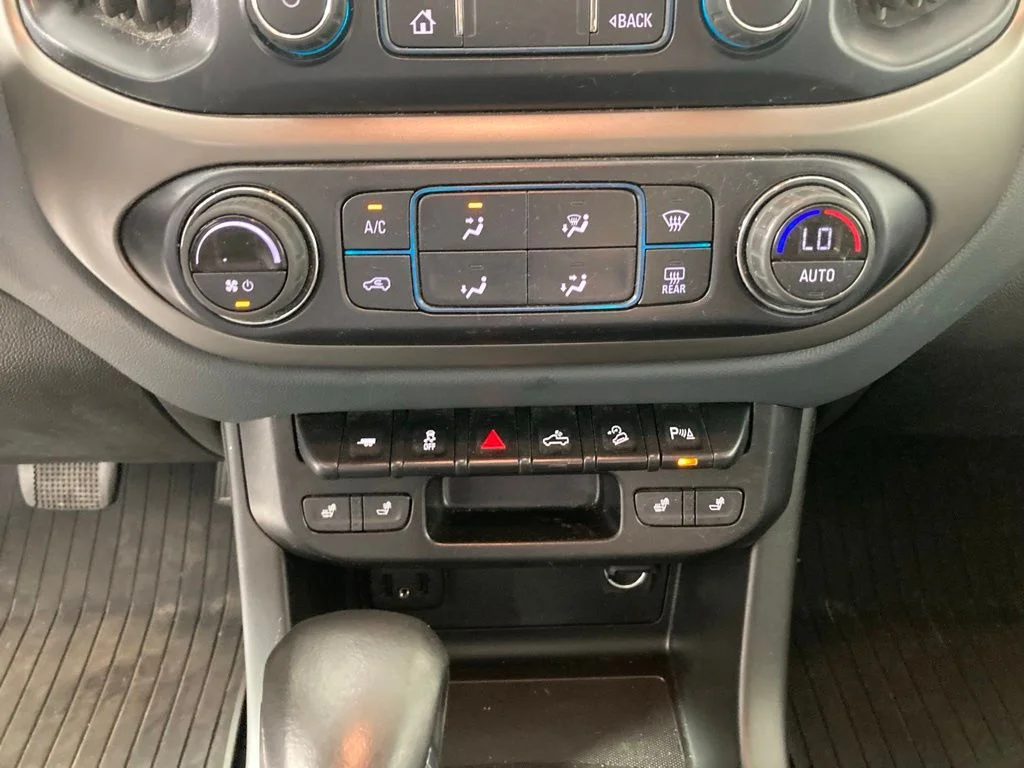 Used 2022 Black Chevrolet Z71 image 10