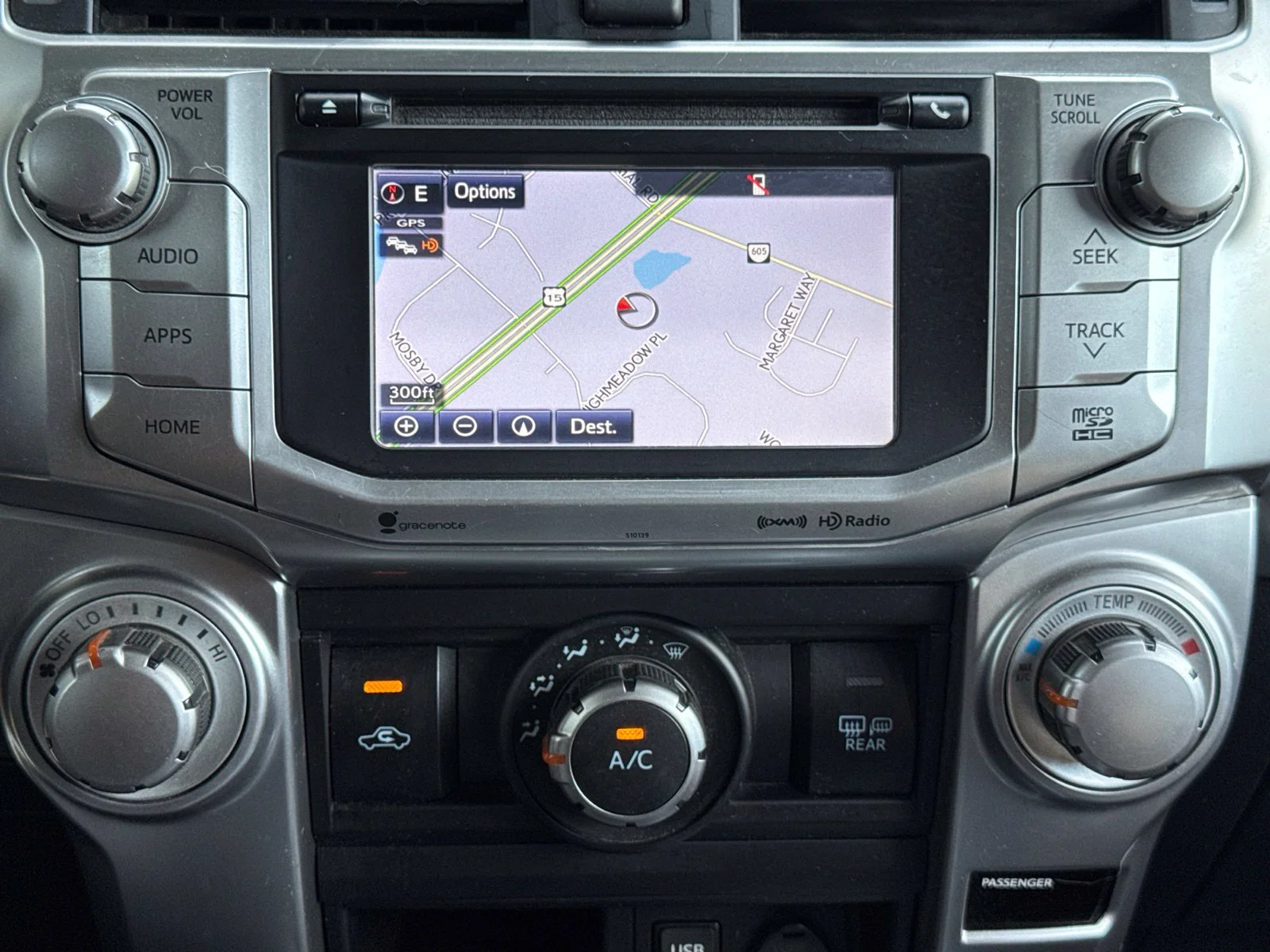 Used 2018 Super White Toyota SR5 image 20