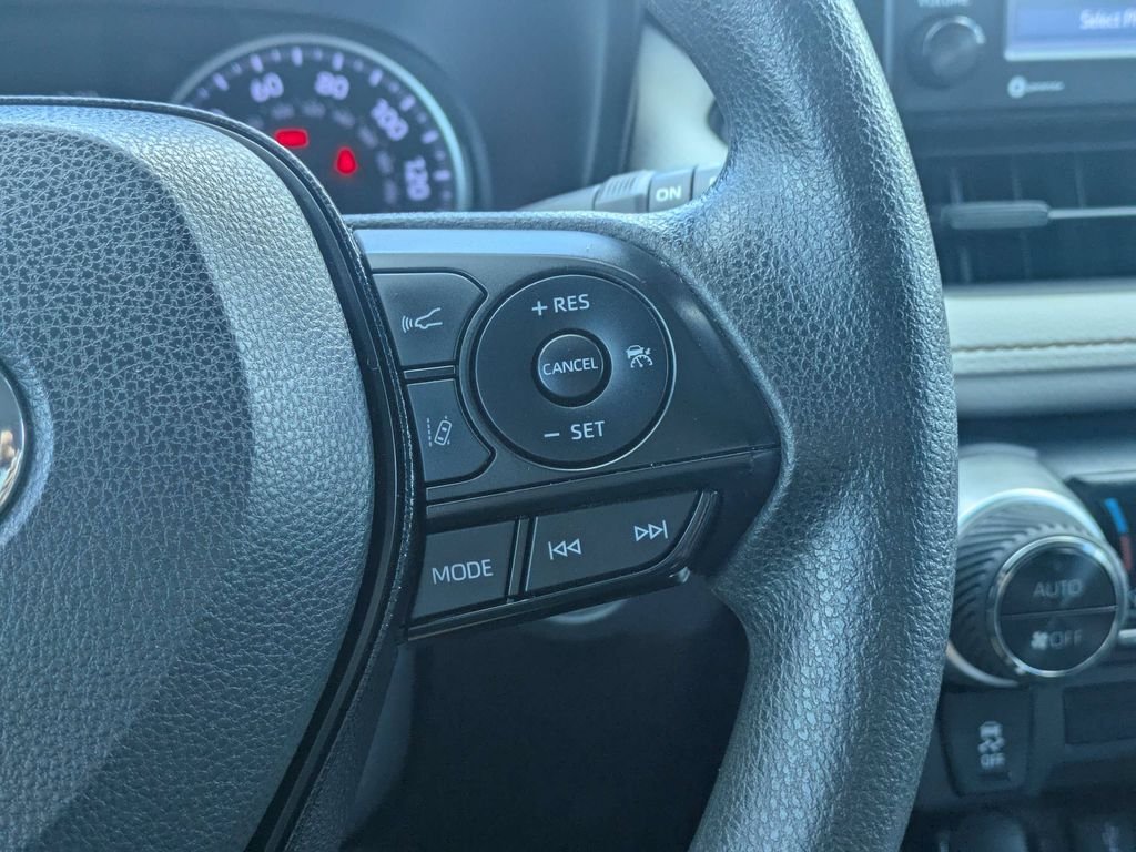 Used 2020 White Toyota XLE image 25