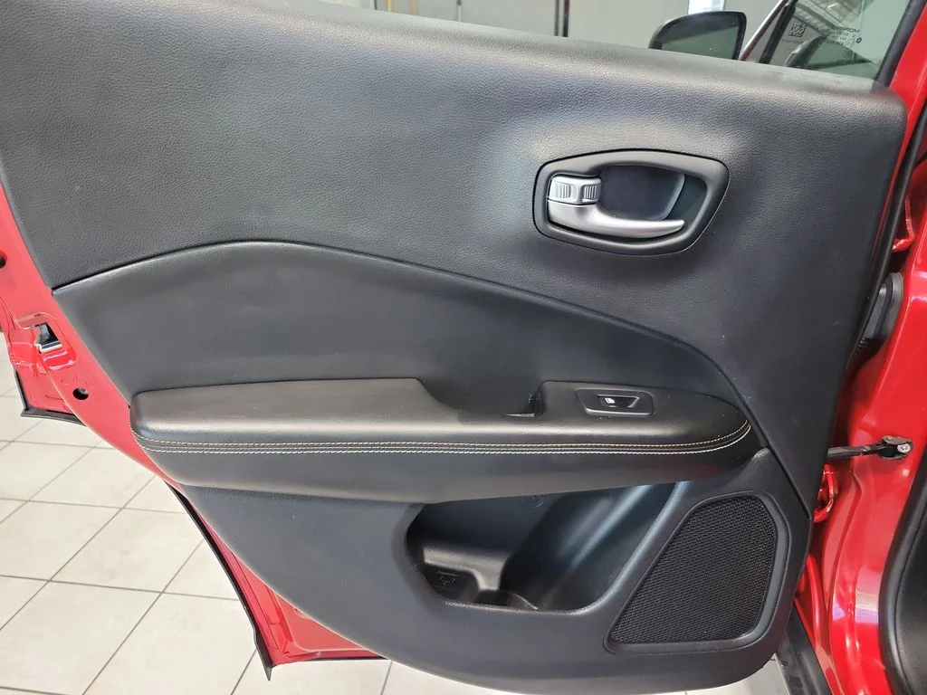Used 2019 Red Jeep Latitude image 28