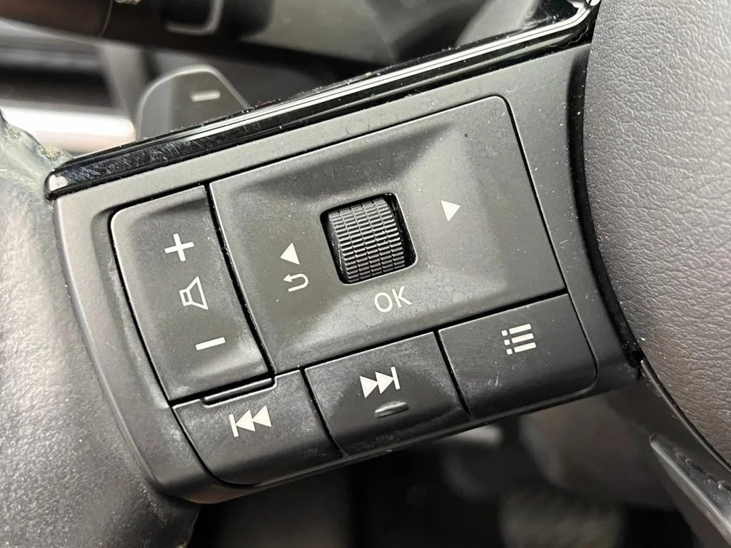 Used 2021 Gray Nissan SL image 18