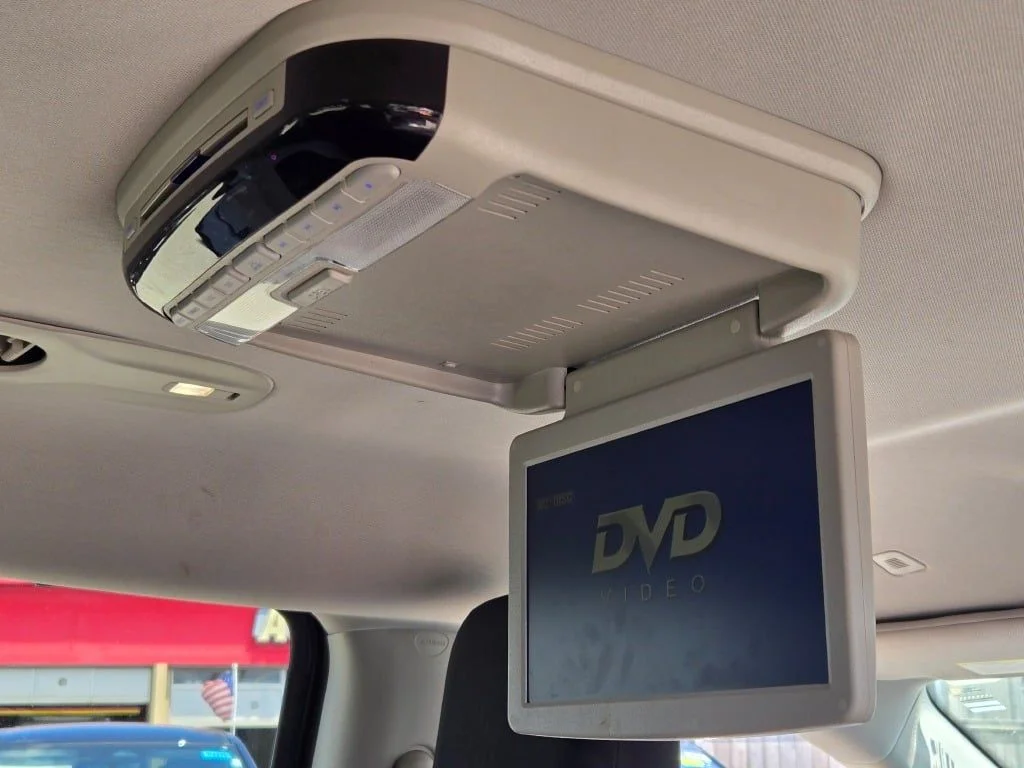 Used 2018 Gray Chrysler Touring Plus image 7