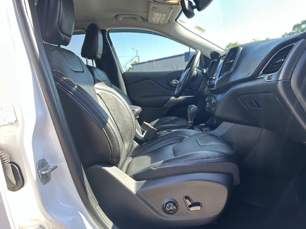 Used 2019 White Jeep Limited image 19