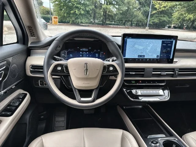Used 2026 White Lincoln Premiere image 14