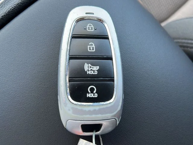 Used 2022 Gray Hyundai SEL image 27