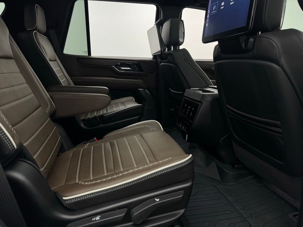 Used 2026 Glacier White Tricoat GMC Denali Ultimate image 47