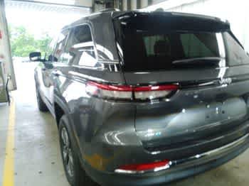 Used 2024 Baltic Gray Metallic Clearcoat Jeep  image 3